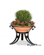Jardinière-pour-espaces-publics-en-terre-cuite-et-métal-h140155